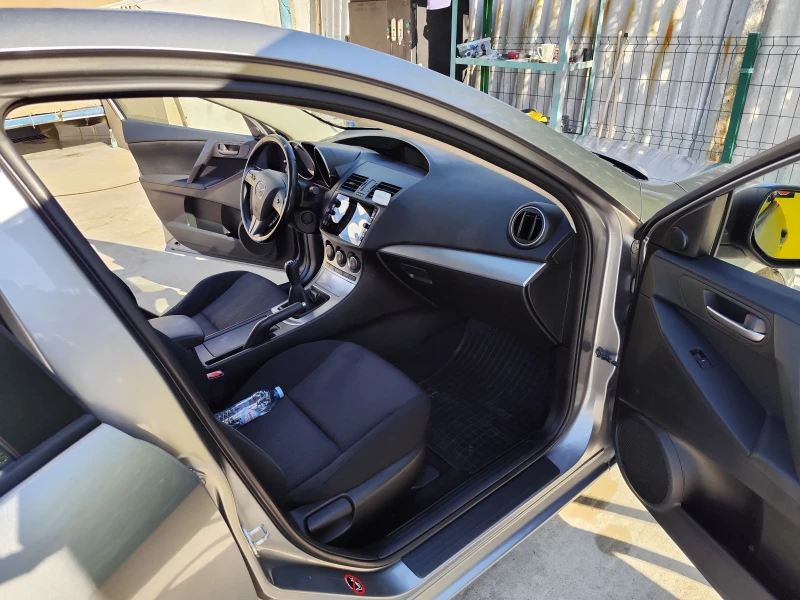 Mazda 3 1.6i LPG, снимка 10 - Автомобили и джипове - 53240313