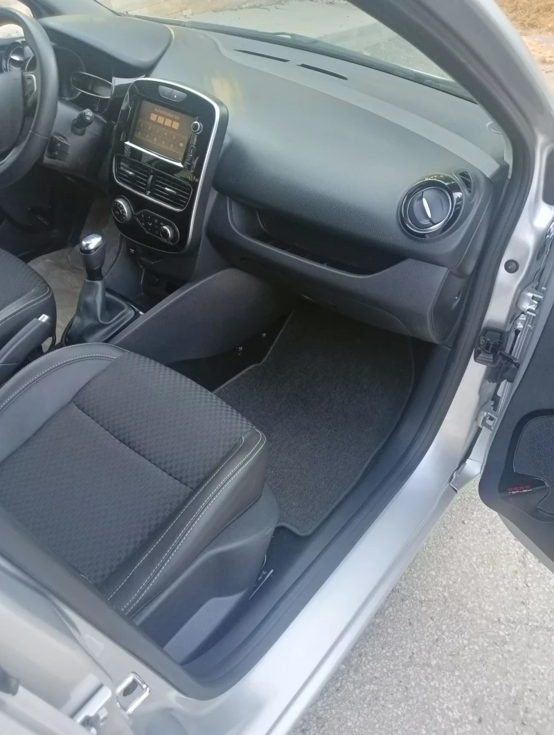 Renault Clio, снимка 4 - Автомобили и джипове - 52552723