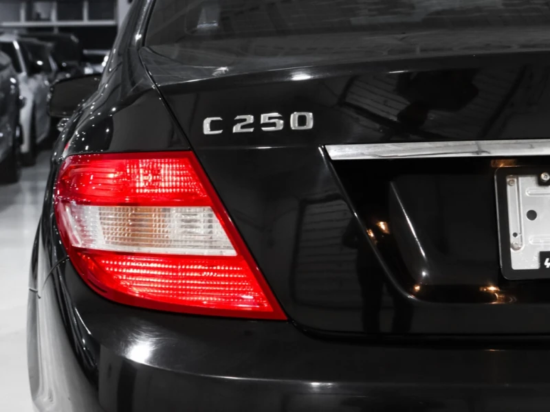 Mercedes-Benz C 250 * C250 4Matic / Bluetooth / Heated Seats / Panoram, снимка 12 - Автомобили и джипове - 52851470