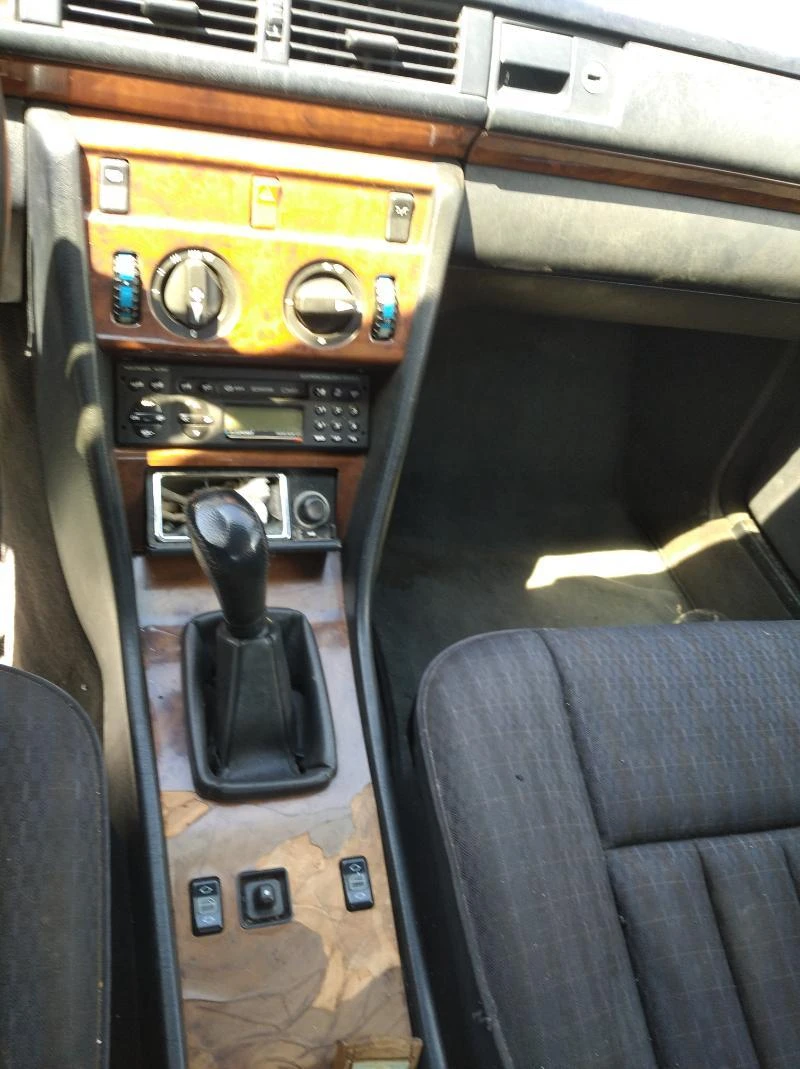 Mercedes-Benz 124 200i, снимка 6 - Автомобили и джипове - 45189102