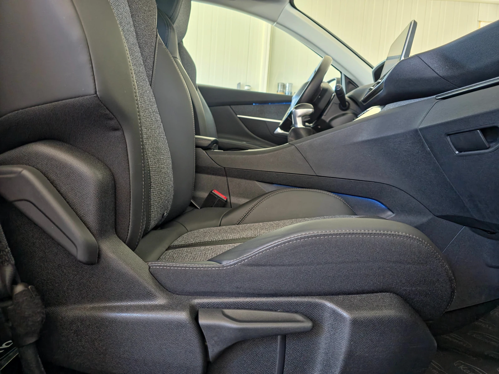 Peugeot 3008 1.2 PureTech ALLURE - изображение 9