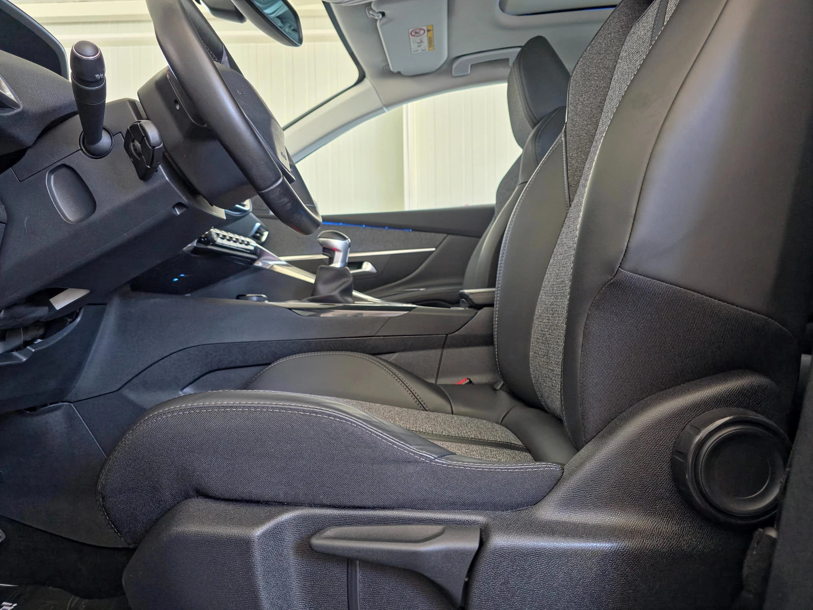 Peugeot 3008 1.2 PureTech ALLURE - изображение 7