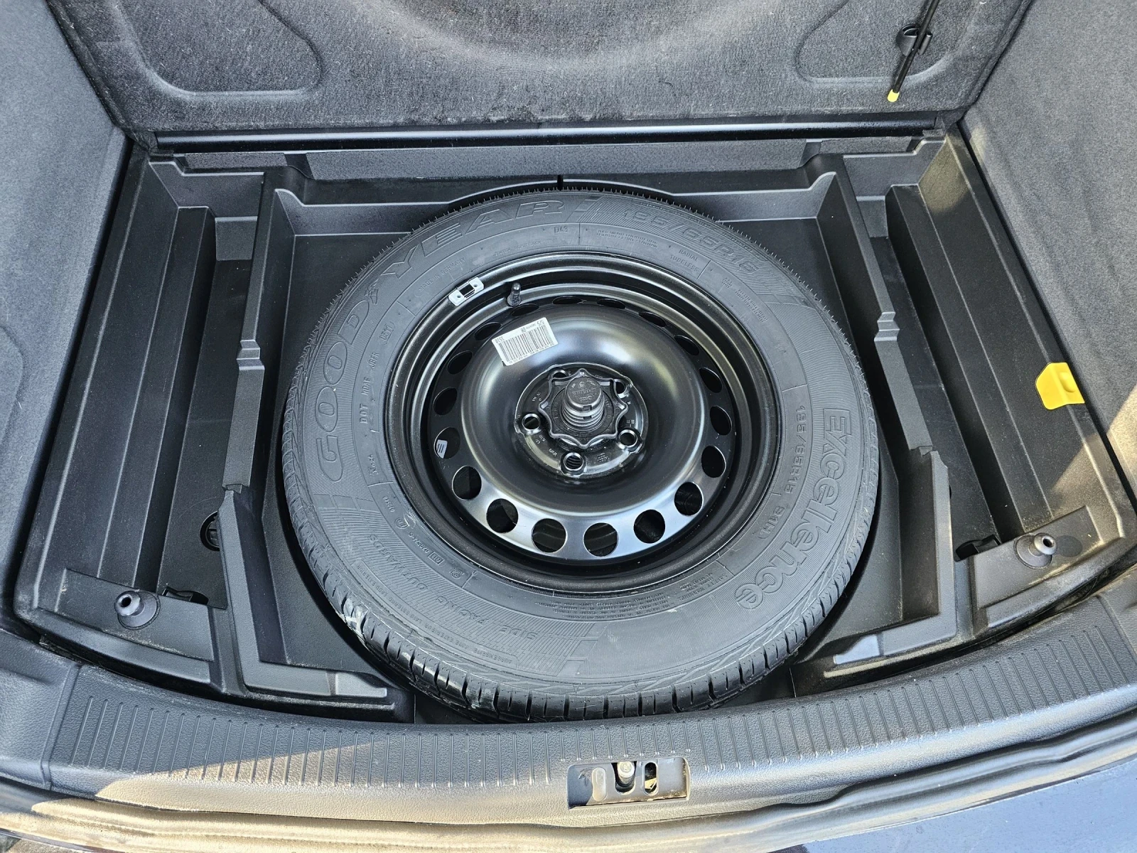 VW Touran 1.6tdi 105k.c 6 skorosti Navi Led | Mobile.bg   17