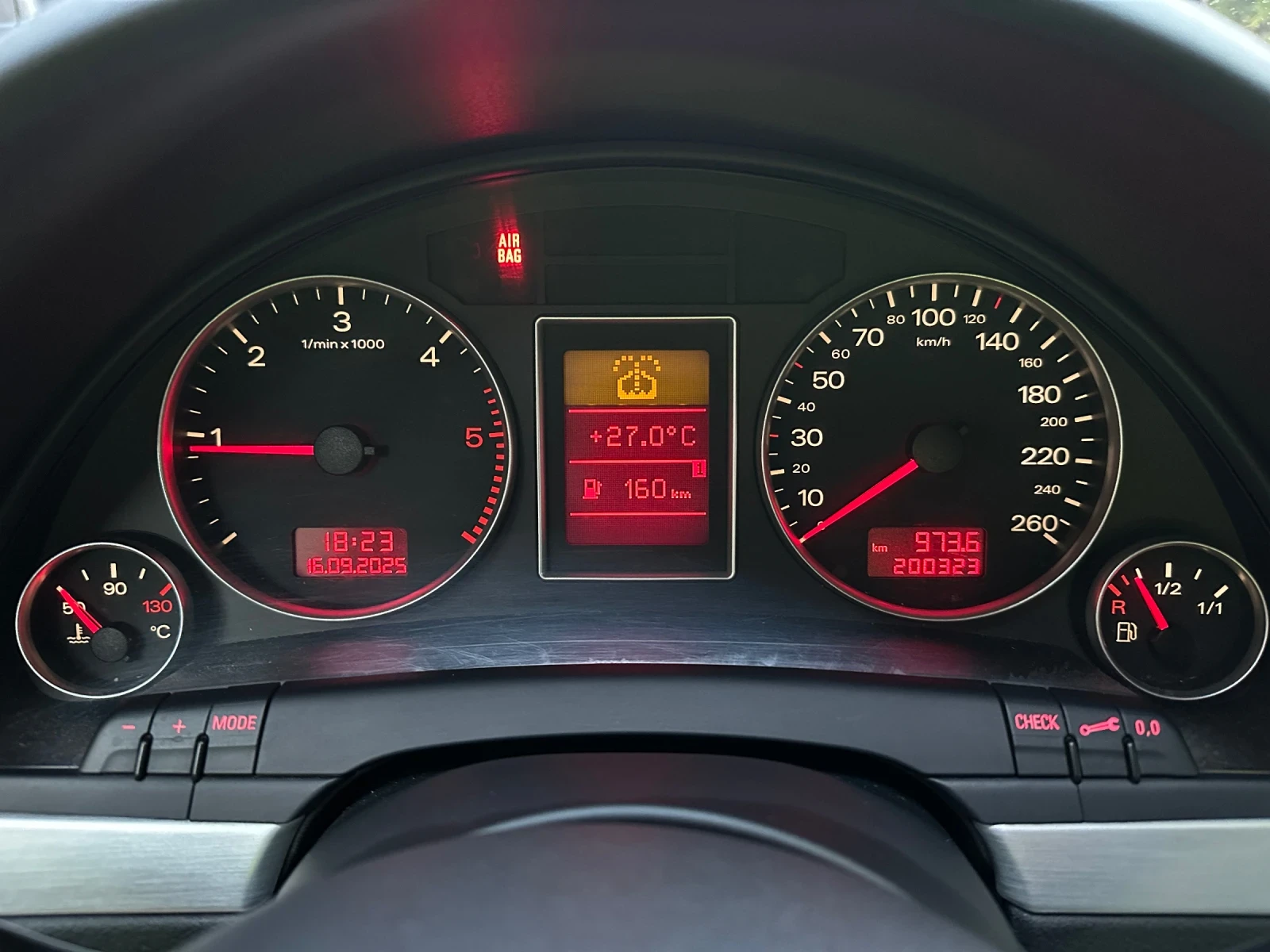 Audi A4 2.0TDI S-Line - изображение 8