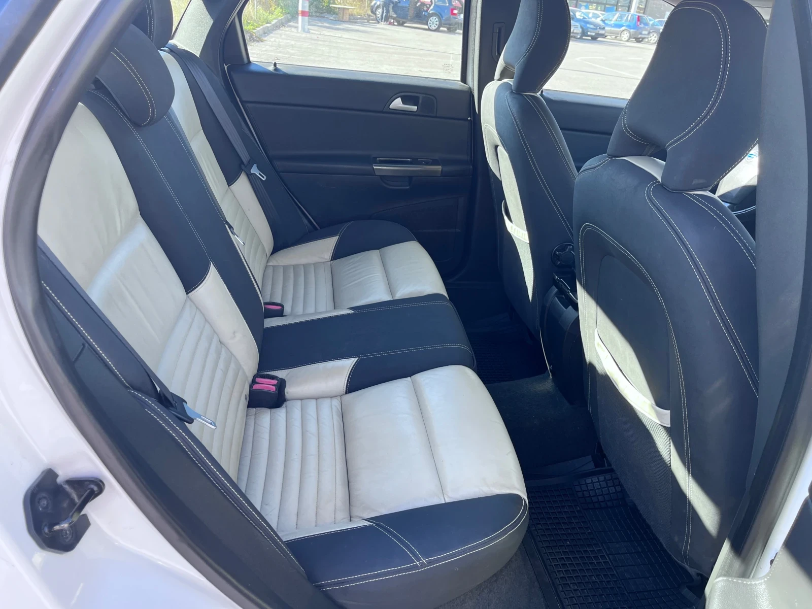 Volvo S40 2.0 D3 R-Design FACELIFT  | Mobile.bg   11