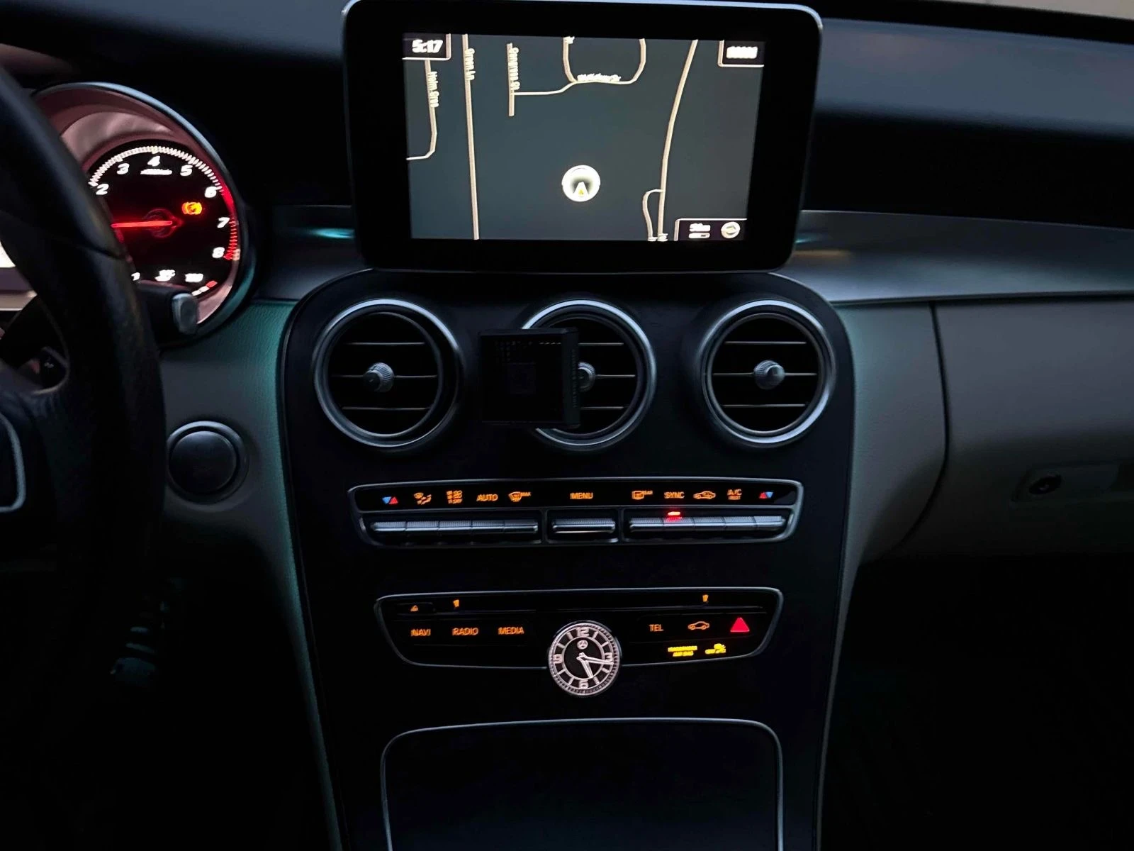 Mercedes-Benz C 300 AMG-line* Night-pkg* 4M* 360cam* Ambient* Пано* По - изображение 9