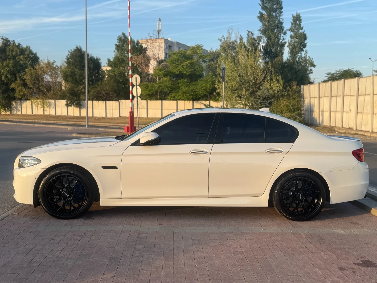 BMW 535 XDRIVE/M-PACK/КОЖА/ПОДГРЕВ/FULL/СЕРВИЗНА ИСТОРИЯ/ - изображение 3