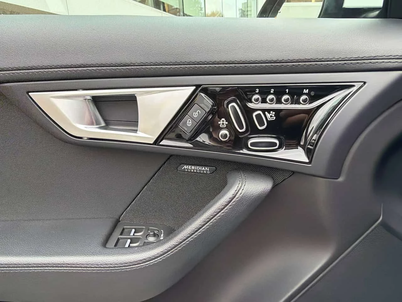 Jaguar F-Type  S / CARFAX / CAMERA / ПАМЕТ , снимка 12 - Автомобили и джипове - 54079369