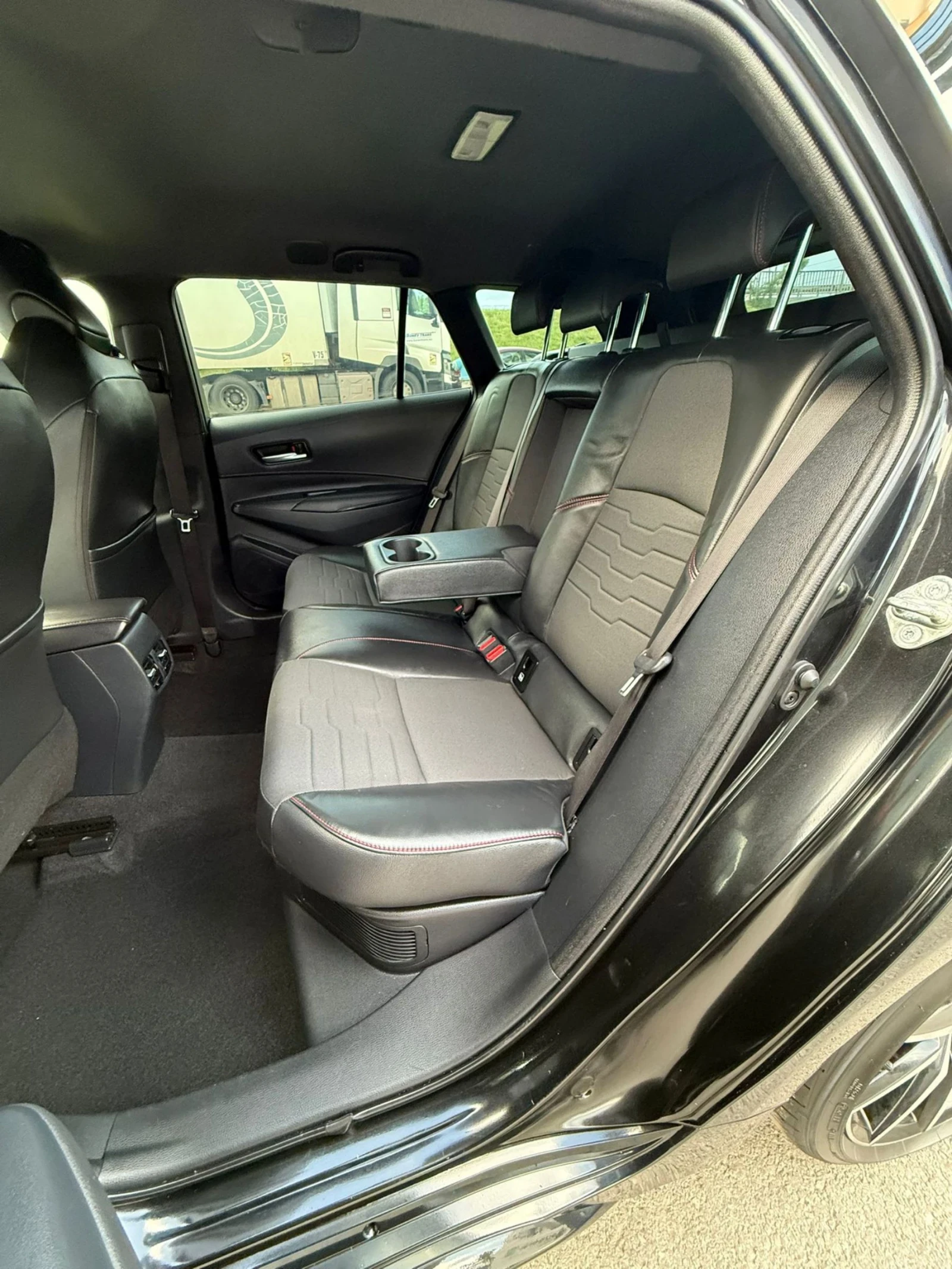 Toyota Corolla HYBRID, снимка 11 - Автомобили и джипове - 54569339