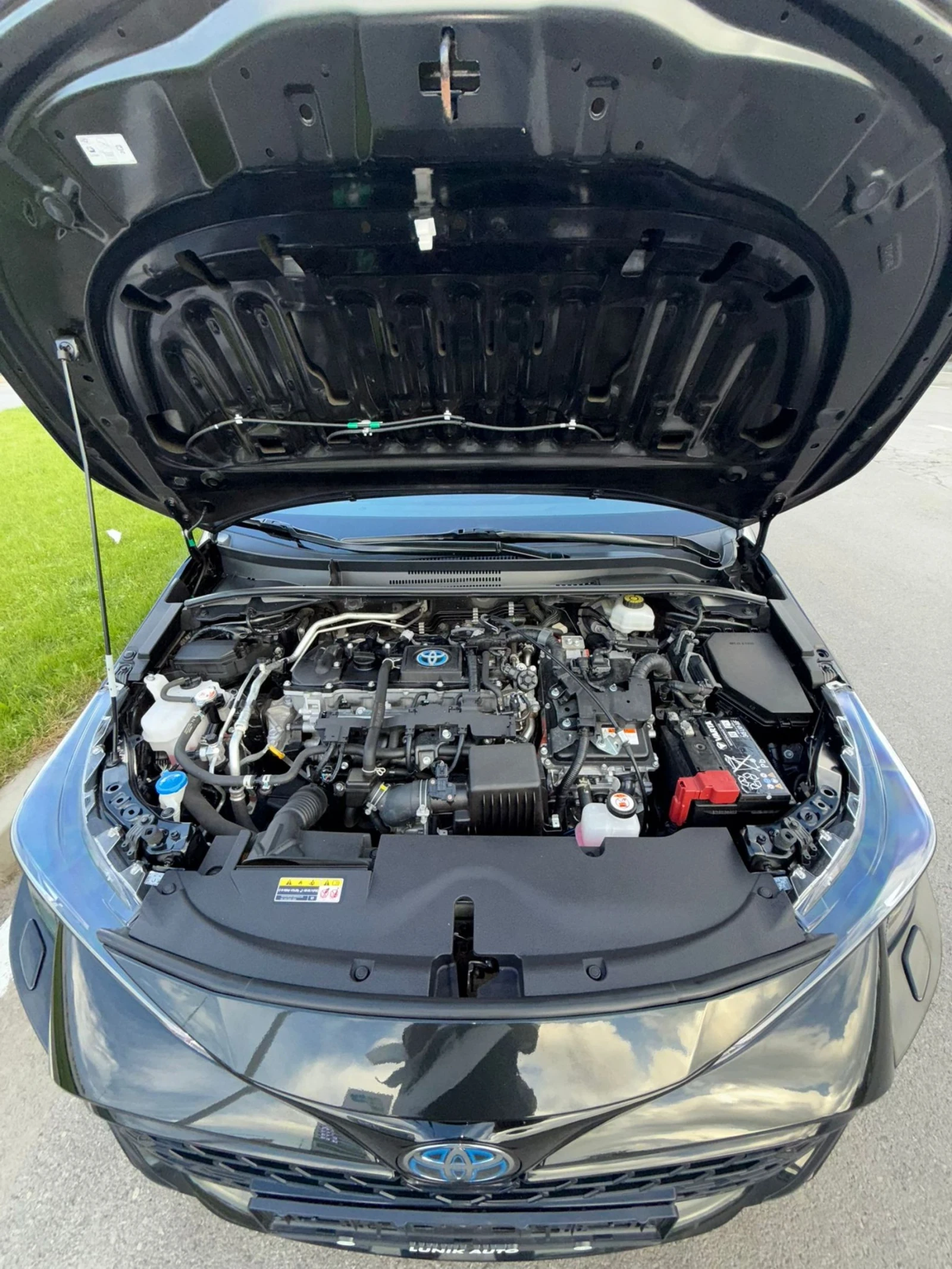 Toyota Corolla HYBRID, снимка 13 - Автомобили и джипове - 54569339