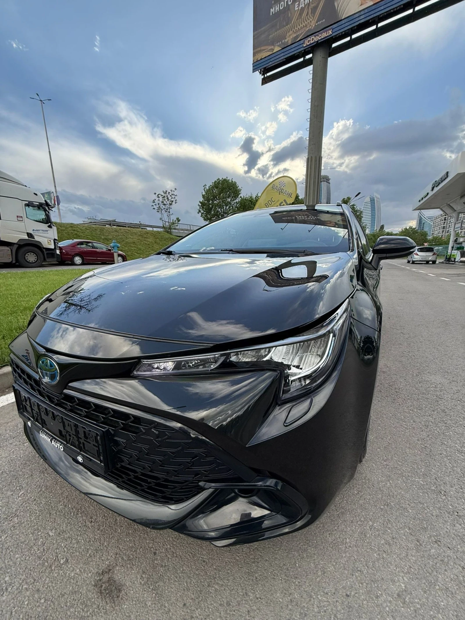 Toyota Corolla HYBRID, снимка 5 - Автомобили и джипове - 54569339