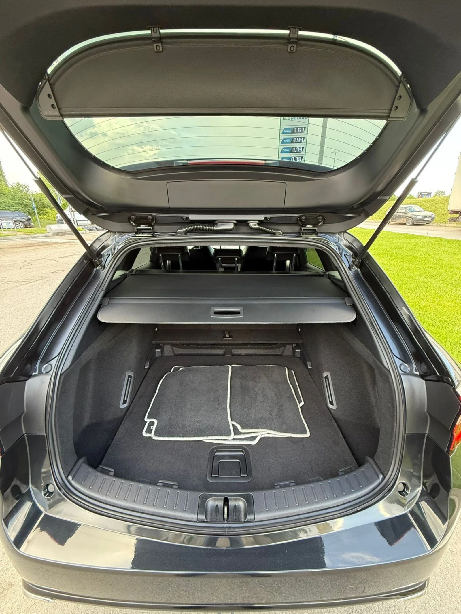 Toyota Corolla HYBRID, снимка 12 - Автомобили и джипове - 54569339