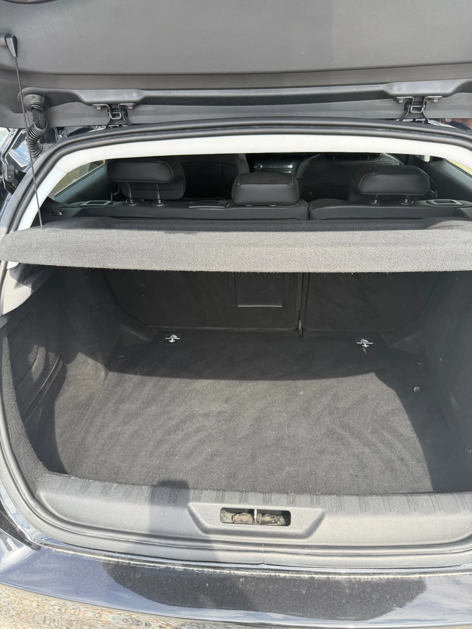 Peugeot 308 1.6HDI, снимка 13 - Автомобили и джипове - 54931744