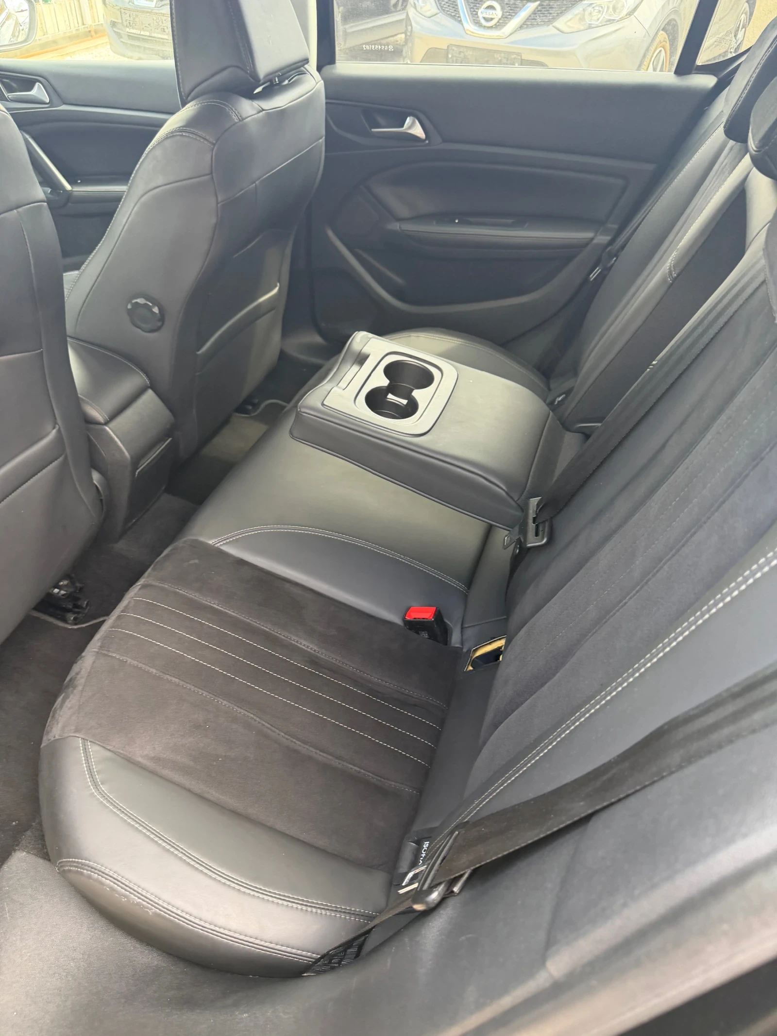 Peugeot 308 1.6HDI, снимка 17 - Автомобили и джипове - 54931744