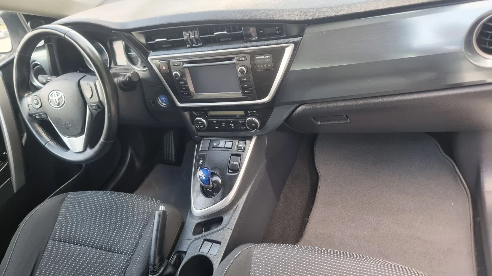 Toyota Auris 1, 8hibrid, снимка 17 - Автомобили и джипове - 55826138