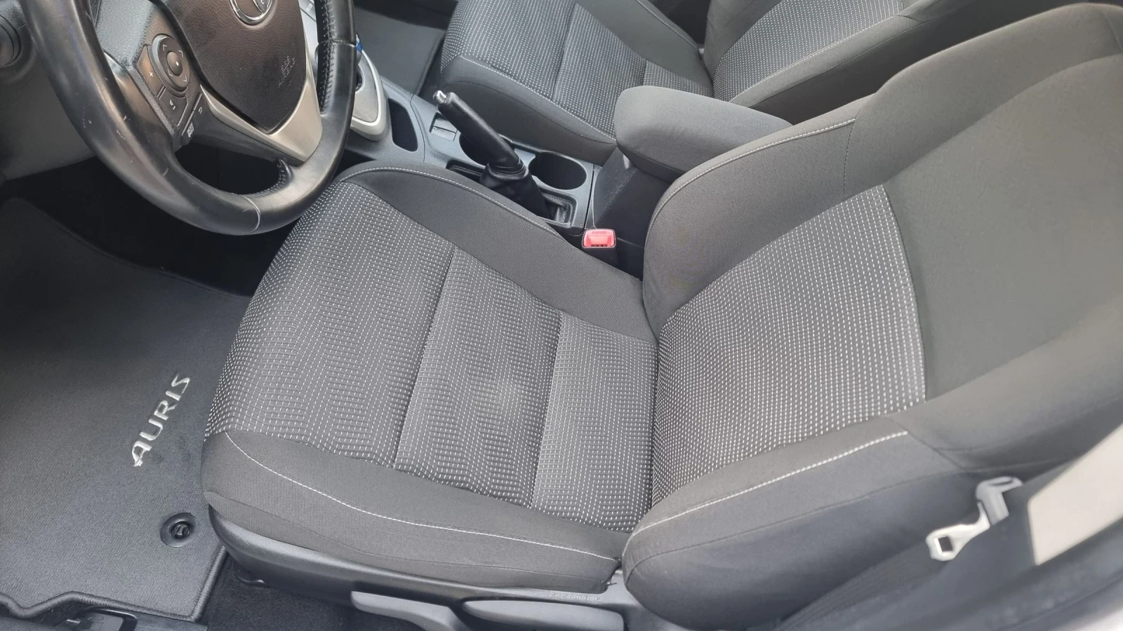 Toyota Auris 1, 8hibrid, снимка 9 - Автомобили и джипове - 55826138