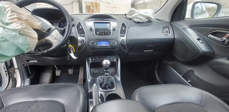 Hyundai IX35 1.7 dizel , снимка 10 - Автомобили и джипове - 47999173