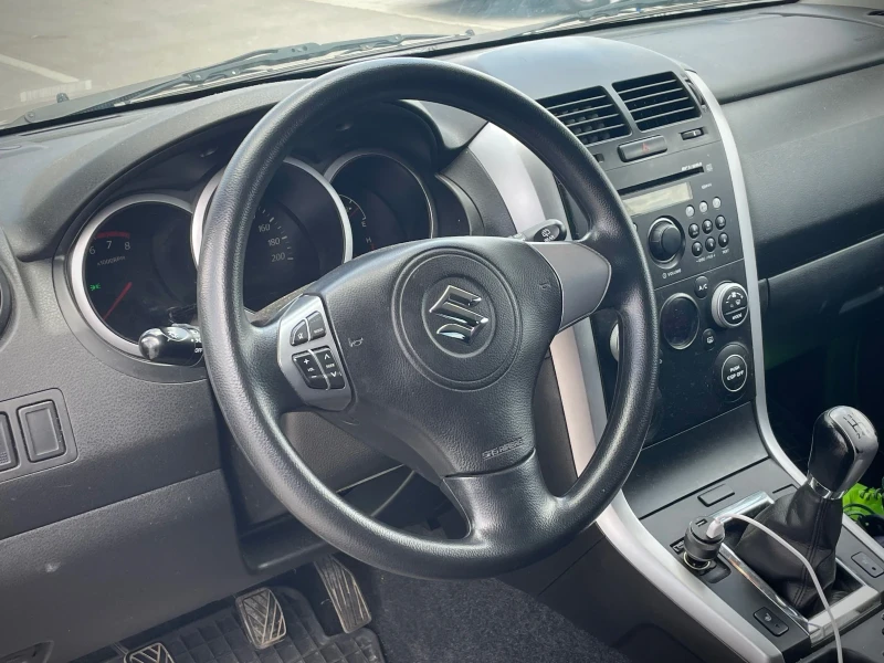 Suzuki Grand vitara 1.6, снимка 7 - Автомобили и джипове - 49824337