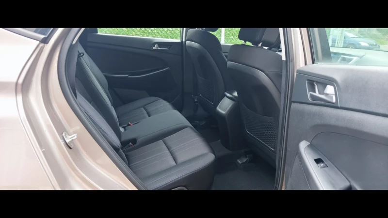 Hyundai Tucson 1.6i-132к.с Доказуеми-140х.км Навигация, снимка 13 - Автомобили и джипове - 52302773