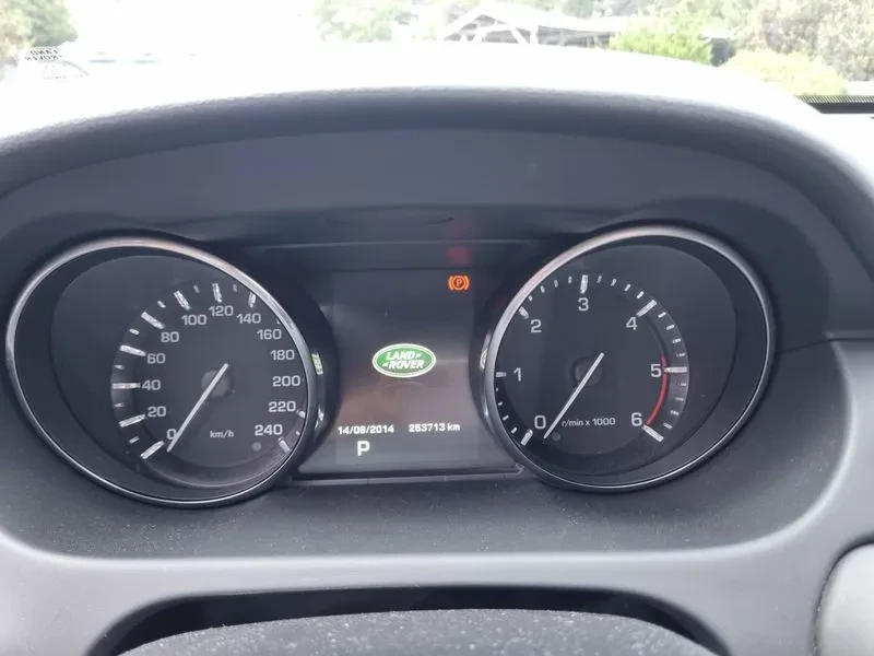 Land Rover Discovery Sport Sport 2.0 Td4 Hse Luxury, снимка 8 - Автомобили и джипове - 55749793