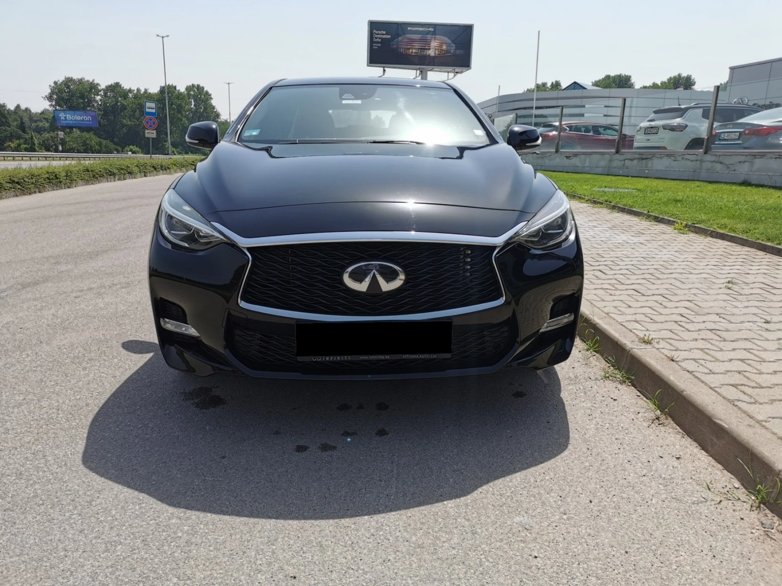 Infiniti Q30 2.0 Sport AWD - изображение 2