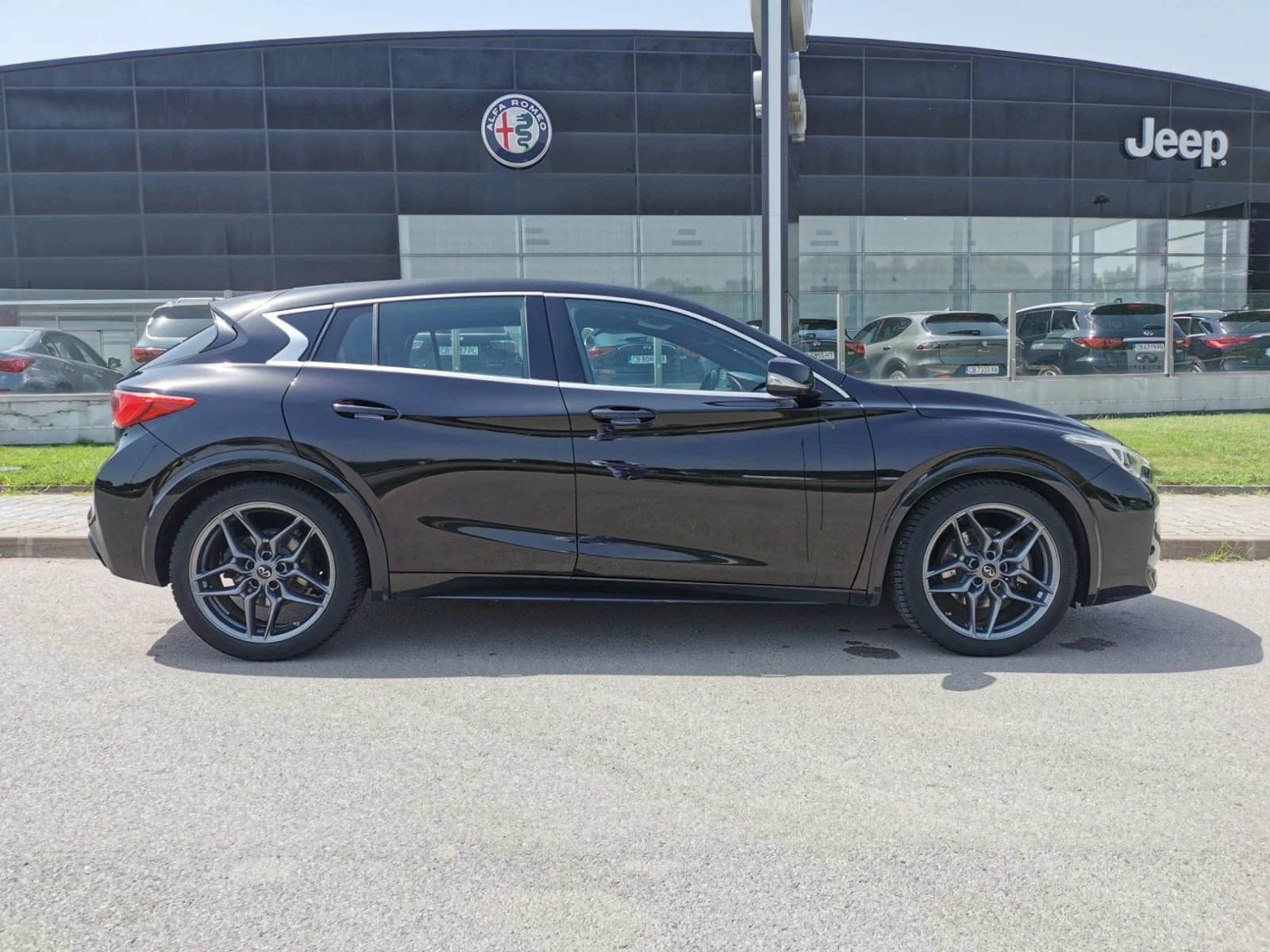 Infiniti Q30 2.0 Sport AWD - изображение 4