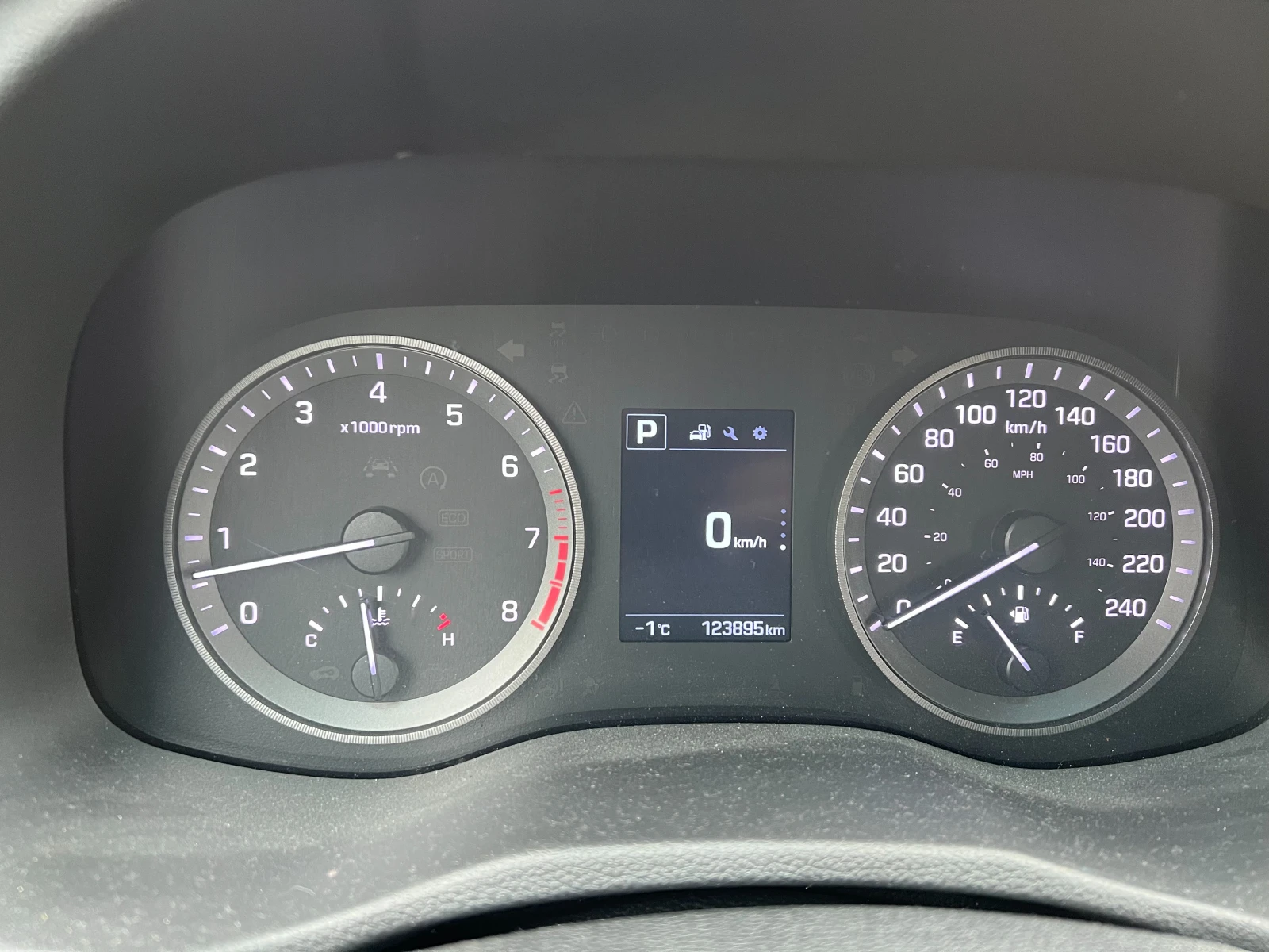 Hyundai Tucson 2.0 4х4, снимка 5 - Автомобили и джипове - 53655214