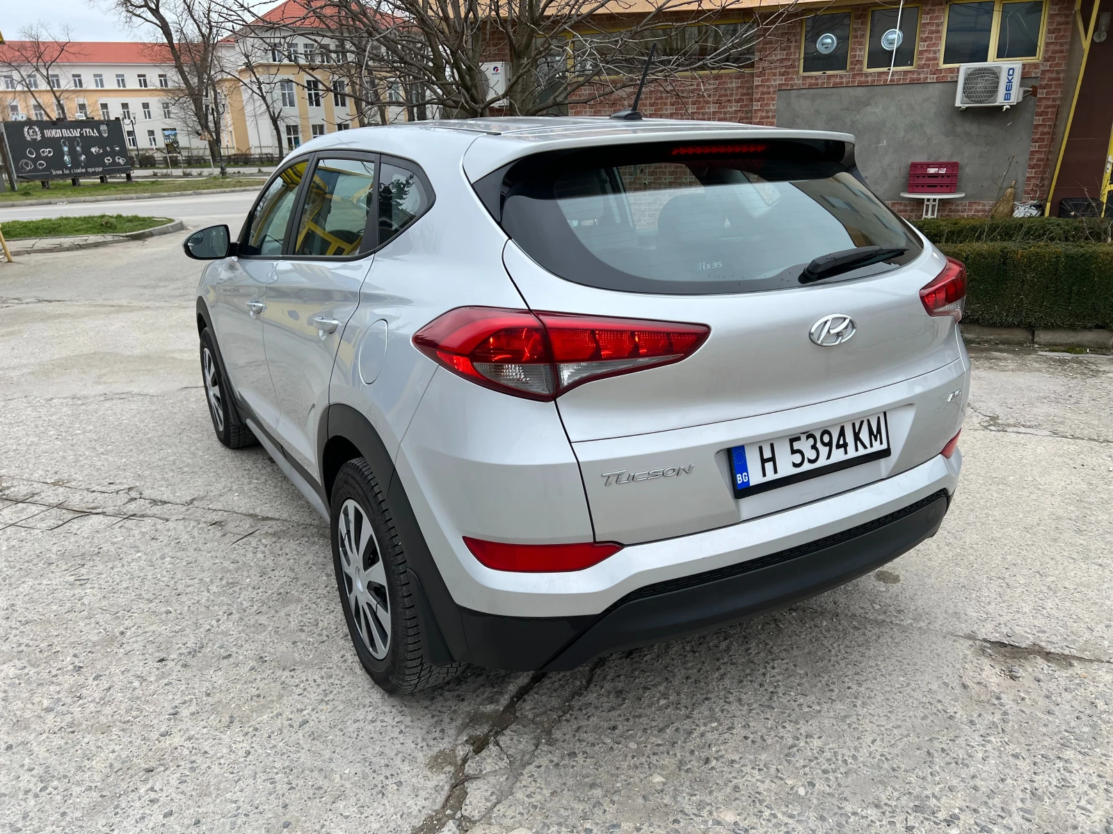 Hyundai Tucson 2.0 4х4, снимка 4 - Автомобили и джипове - 53655214