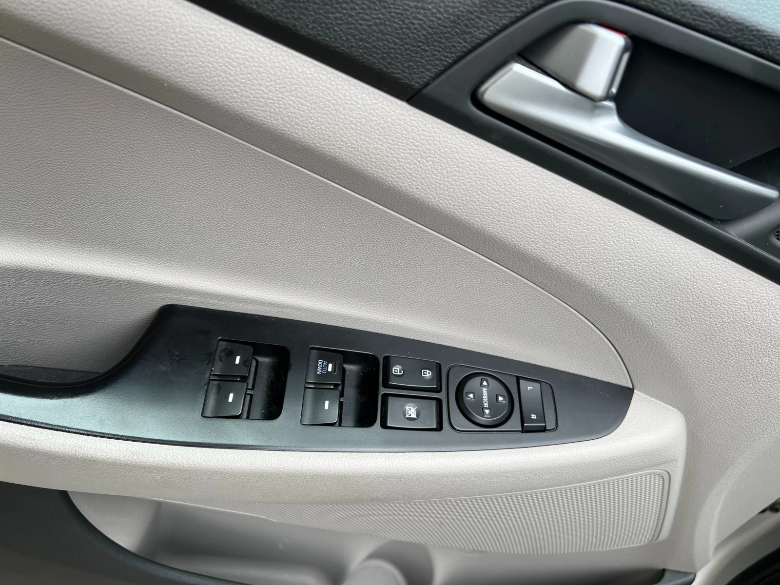 Hyundai Tucson 2.0 4х4, снимка 15 - Автомобили и джипове - 53655214