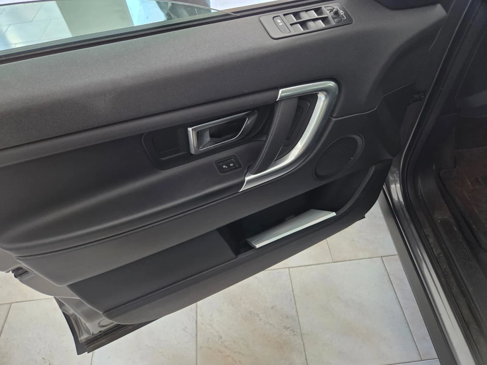 Land Rover Discovery Sport 2.0 TD4 Auto Business Ed. Premium SE, снимка 8 - Автомобили и джипове - 53976238