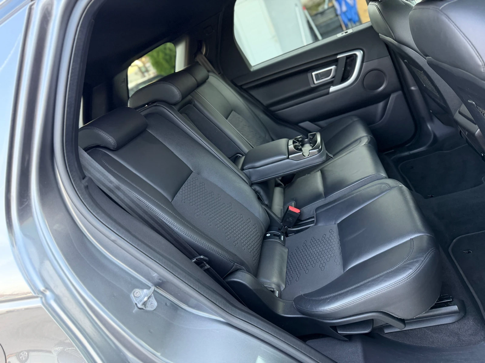 Land Rover Discovery Sport 2.0D 150кс 6с НАВИ КОЖА КАМЕРА KEYLESS-GO, снимка 13 - Автомобили и джипове - 53997207