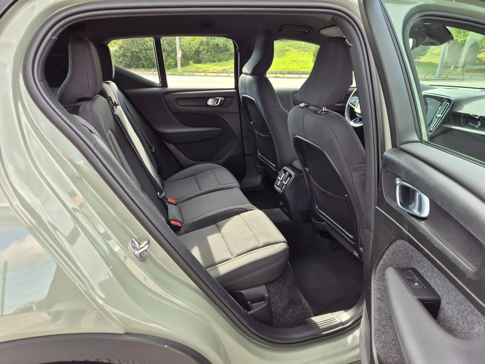 Volvo XC40 Recharge Twin AWD 408PS (78kWh), снимка 10 - Автомобили и джипове - 54605962