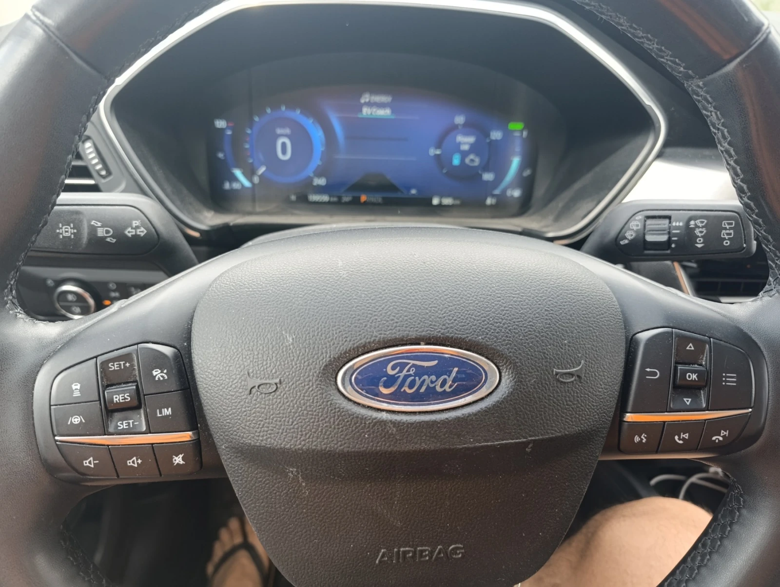 Ford Kuga 2.5 FHEV, FLEXIFUEL, снимка 10 - Автомобили и джипове - 54934257