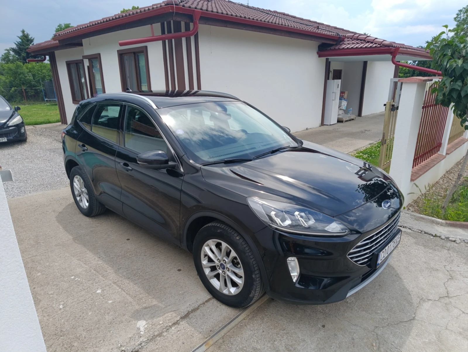 Ford Kuga 2.5 FHEV, FLEXIFUEL, снимка 2 - Автомобили и джипове - 54934257