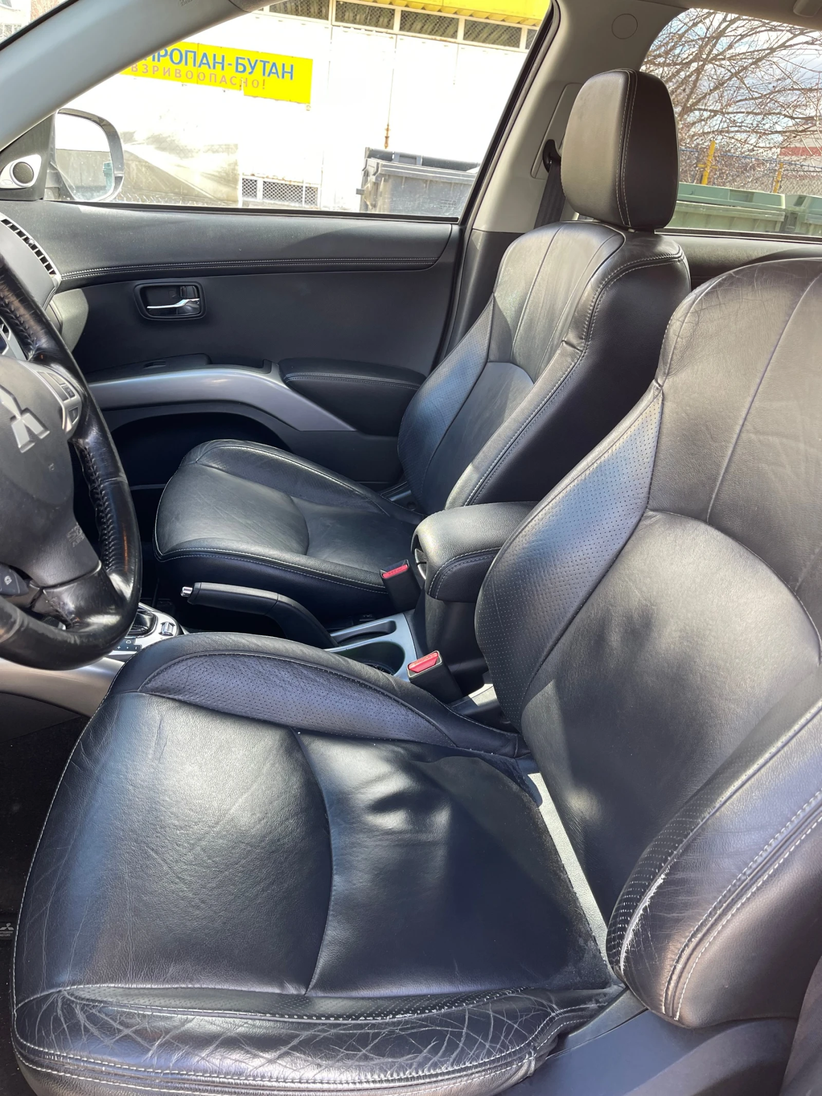 Mitsubishi Outlander 2.2 4x4 FULL Автоматик| Нави| Камера| Кожа| Ксенон, снимка 12 - Автомобили и джипове - 55241540
