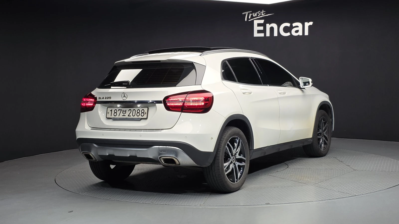 Mercedes-Benz GLA 220 ЛЮК* ЕЛ. БАГАЖНИК* BLIND SPOT* КРАЙНА ЦЕНА, снимка 2 - Автомобили и джипове - 55367110