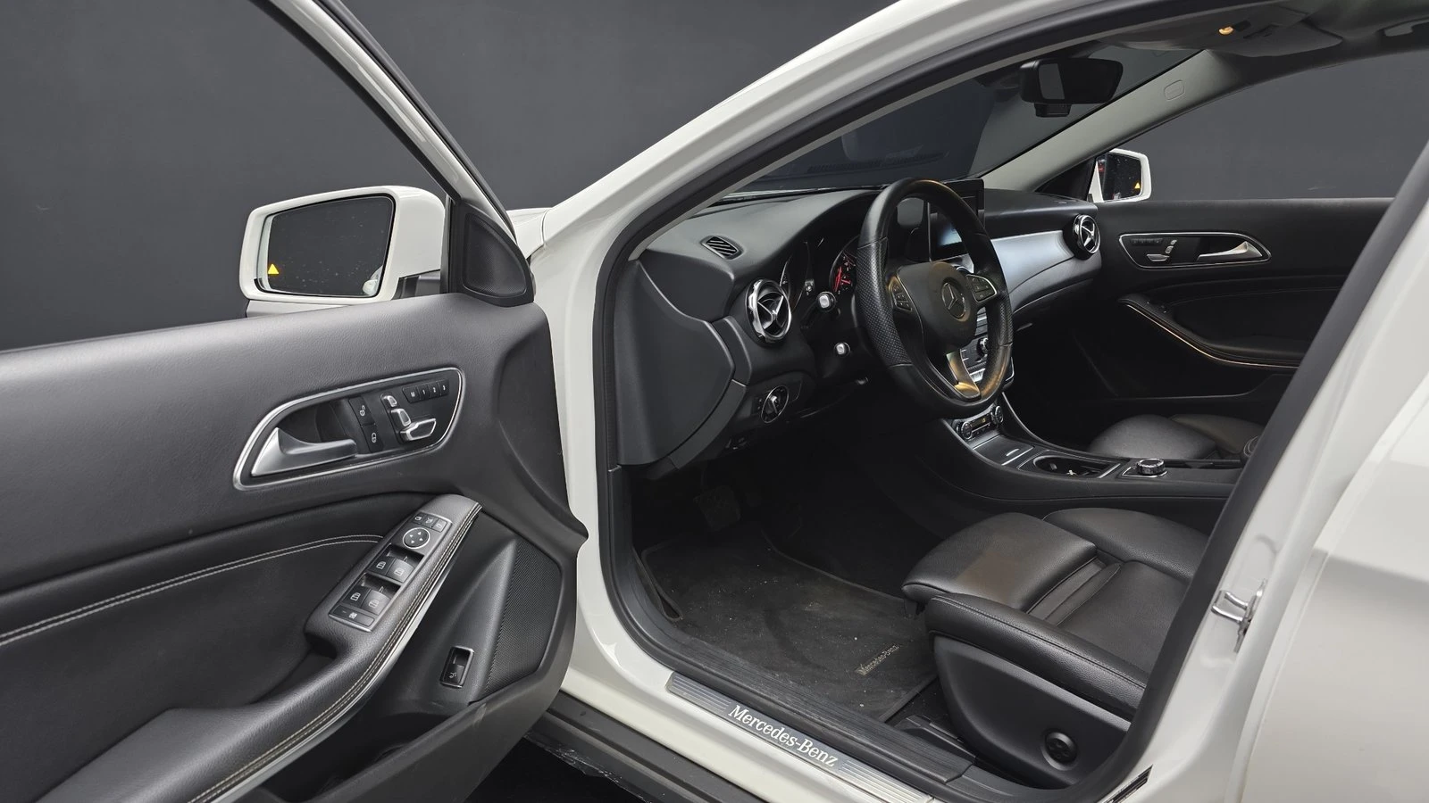 Mercedes-Benz GLA 220 ЛЮК* ЕЛ. БАГАЖНИК* BLIND SPOT* КРАЙНА ЦЕНА, снимка 10 - Автомобили и джипове - 55367110
