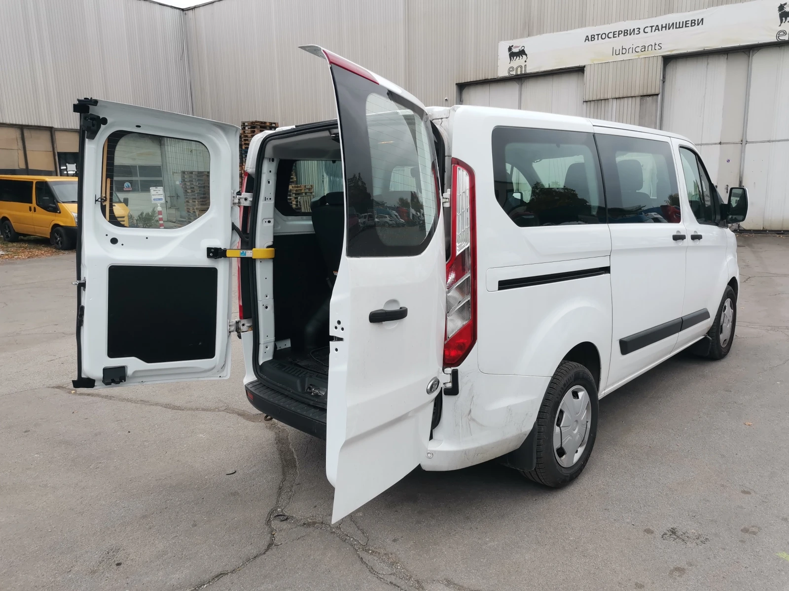 Ford Transit Custom 8+ 1, снимка 17 - Бусове и автобуси - 56680587