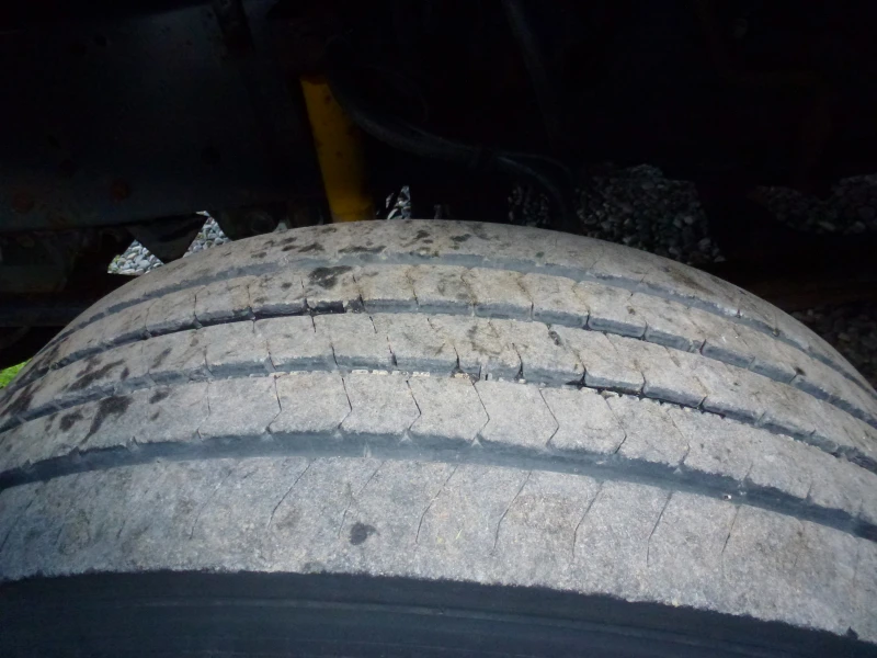 Renault Kerax 370 DXI, снимка 13 - Камиони - 52423646