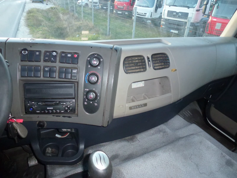 Renault Kerax 370 DXI, снимка 12 - Камиони - 52423646