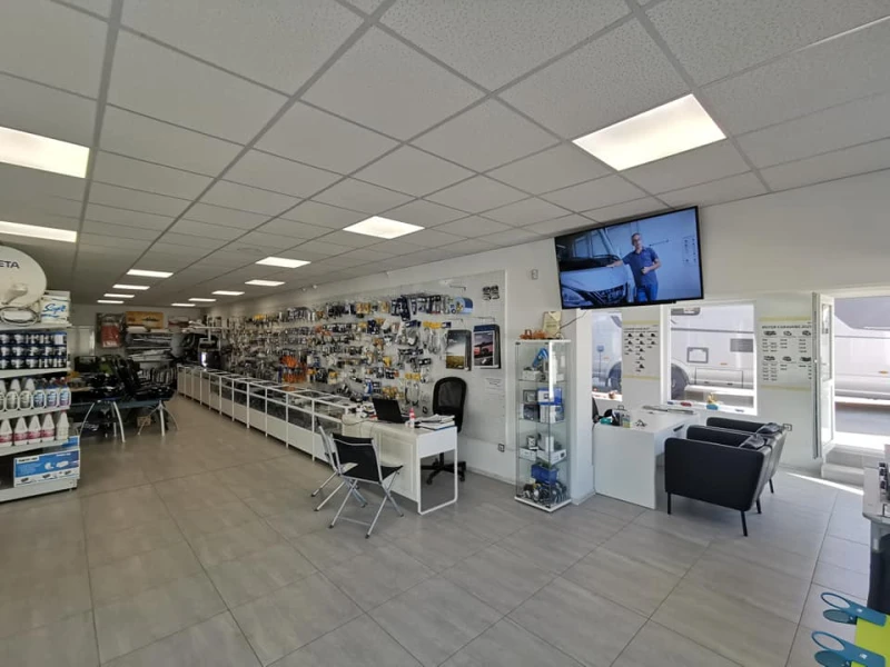 Каравана HYMER / ERIBA NOVA 535 КЛИМАТИК, МУВЪР, СОЛАР, снимка 13 - Каравани и кемпери - 52159479