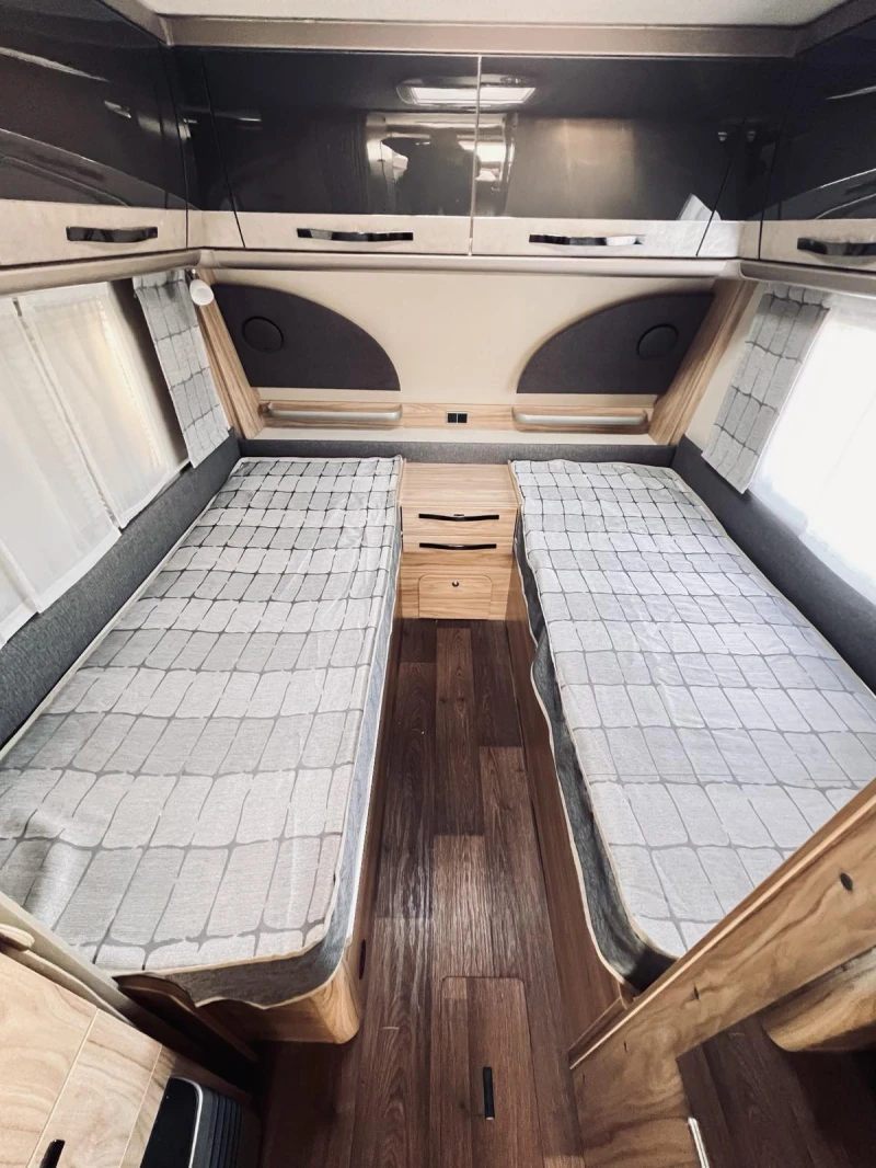 Каравана HYMER / ERIBA NOVA 535 КЛИМАТИК, МУВЪР, СОЛАР, снимка 9 - Каравани и кемпери - 52159479