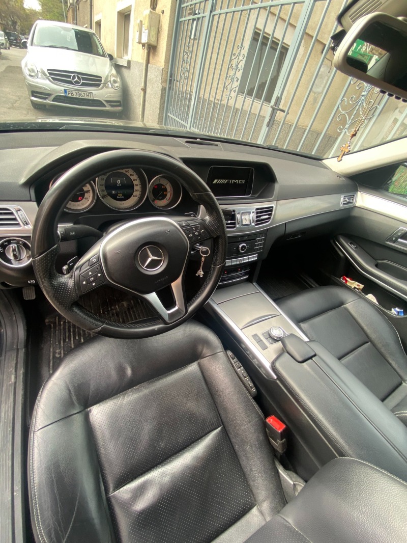 Mercedes-Benz E 220, снимка 12 - Автомобили и джипове - 45062131