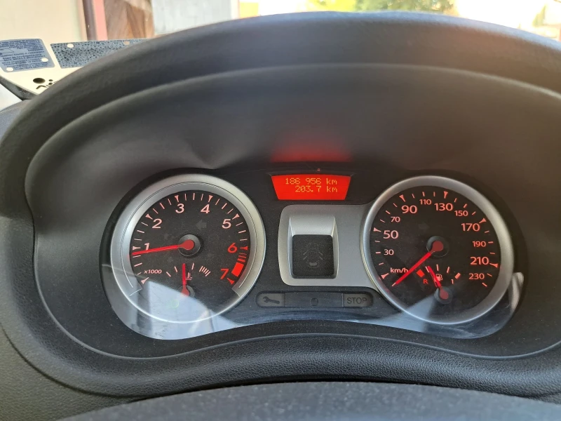 Renault Clio Navi 1.2i GAZ, снимка 12 - Автомобили и джипове - 47678743