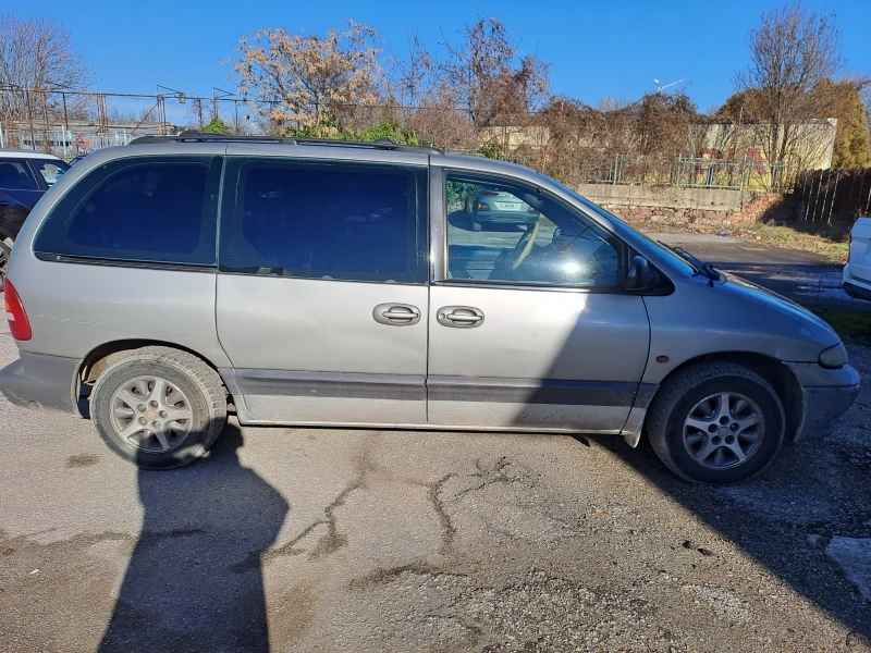 Chrysler Voyager 2, 4 LE, снимка 1 - Автомобили и джипове - 48557294