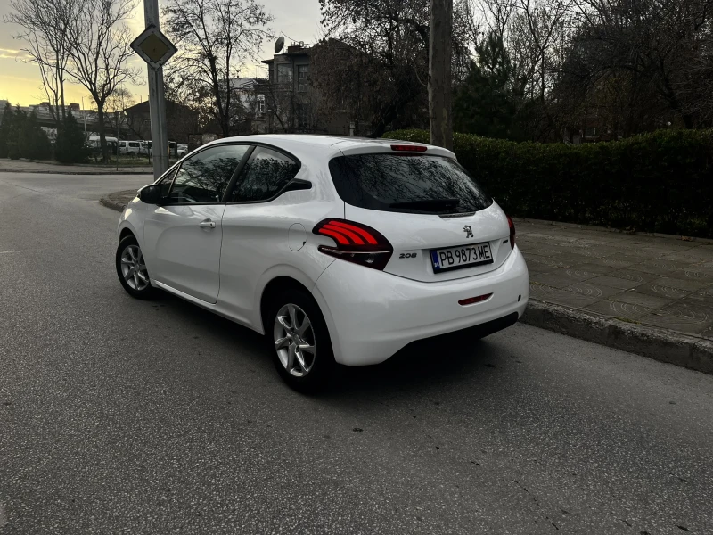 Peugeot 208 1.2 Led, снимка 4 - Автомобили и джипове - 49529649