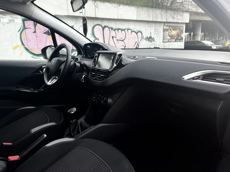 Peugeot 208 1.2 Led, снимка 6 - Автомобили и джипове - 49529649