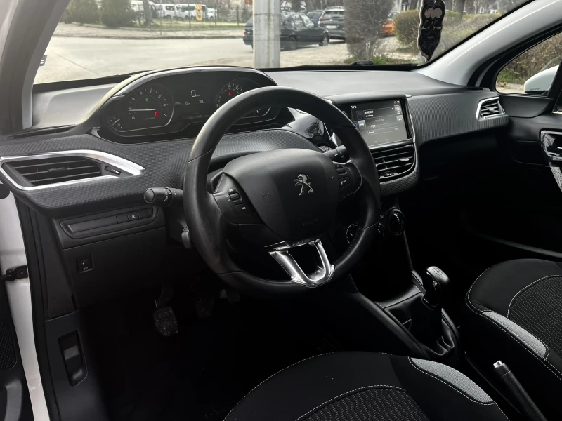 Peugeot 208 1.2 Led, снимка 5 - Автомобили и джипове - 49529649