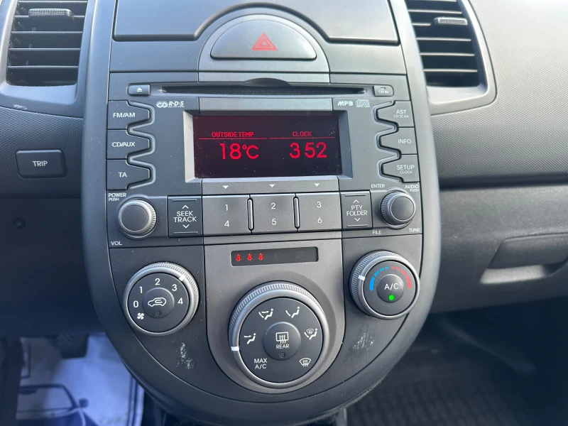 Kia Soul 1.6CRDI* REALNI KM* , снимка 12 - Автомобили и джипове - 50555884