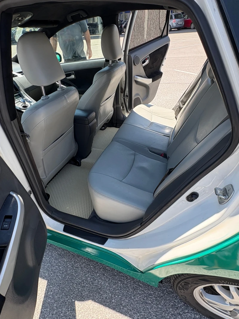 Toyota Prius, снимка 11 - Автомобили и джипове - 50853579